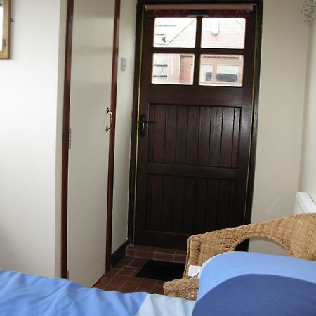 Aille River Tourist Hostel And Camping 둘린 객실 사진