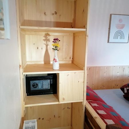 Aille River Tourist Hostel And Camping 둘린 객실 사진