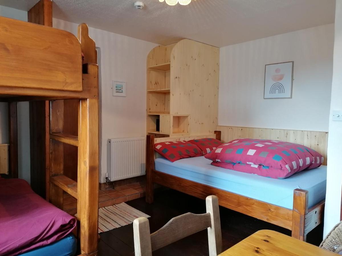 Aille River Tourist Hostel And Camping 둘린 외부 사진