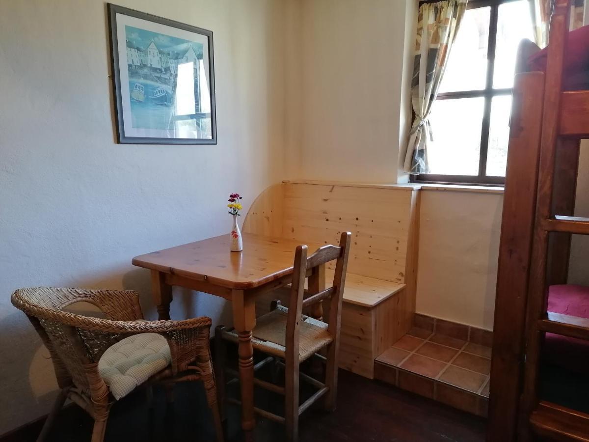 Aille River Tourist Hostel And Camping 둘린 외부 사진
