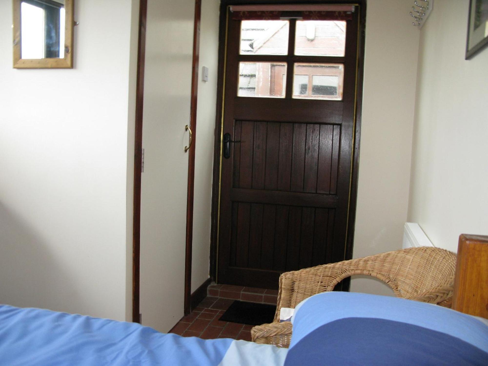 Aille River Tourist Hostel And Camping 둘린 객실 사진