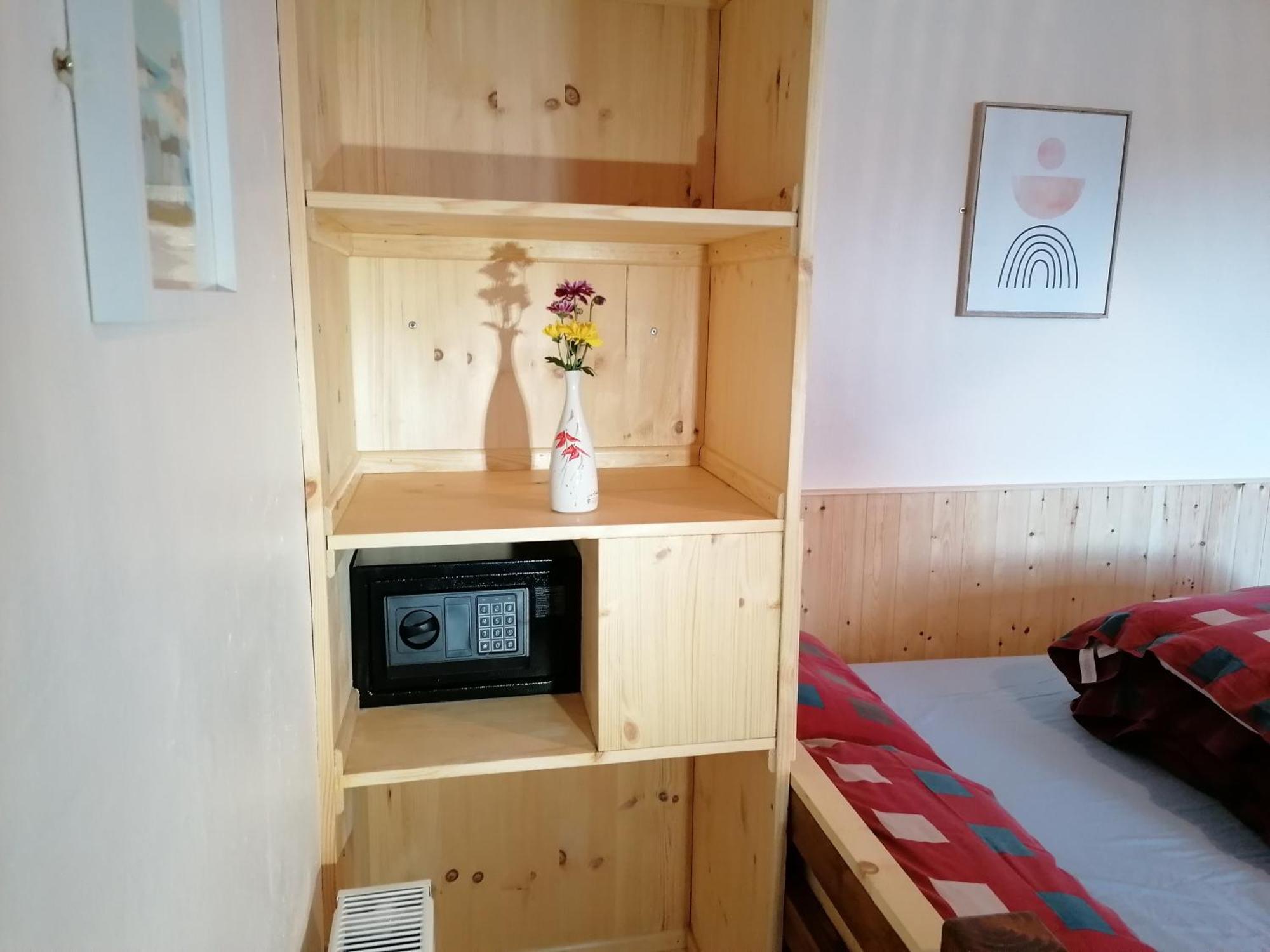 Aille River Tourist Hostel And Camping 둘린 객실 사진