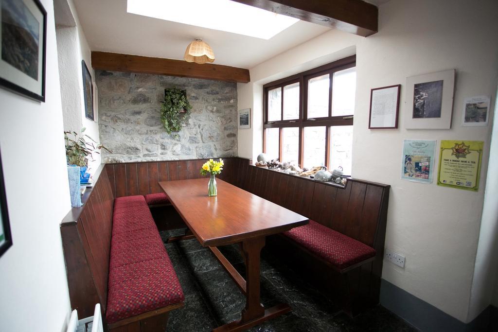 Aille River Tourist Hostel And Camping 둘린 외부 사진