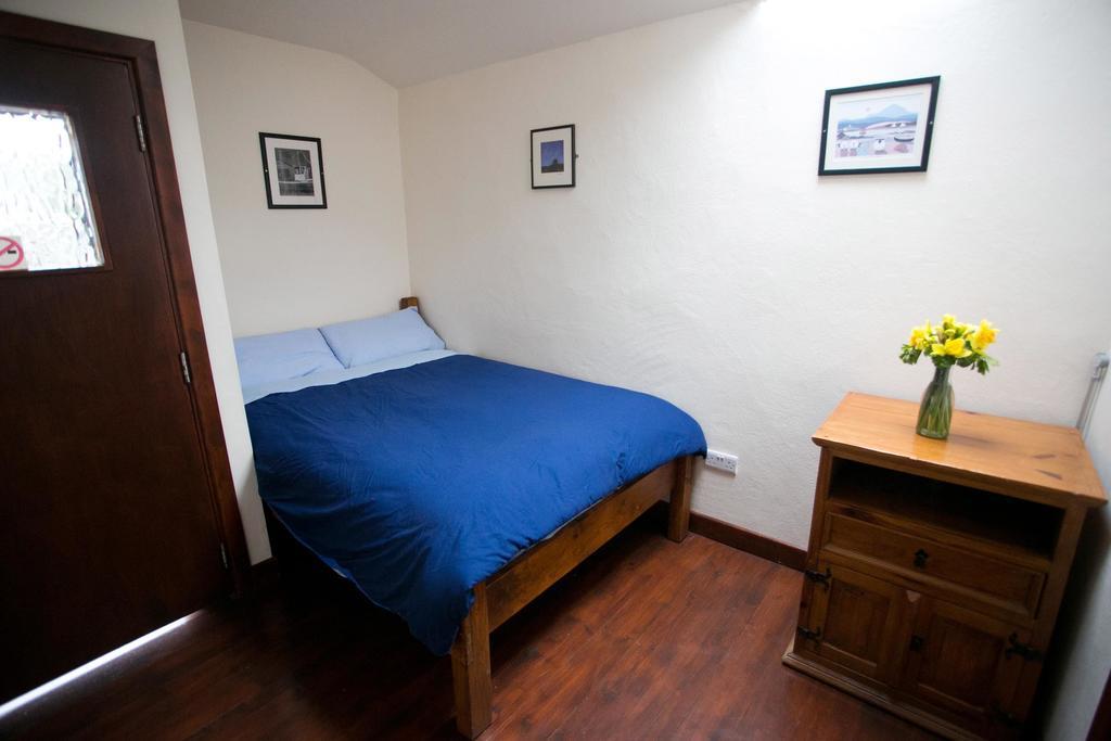 Aille River Tourist Hostel And Camping 둘린 객실 사진