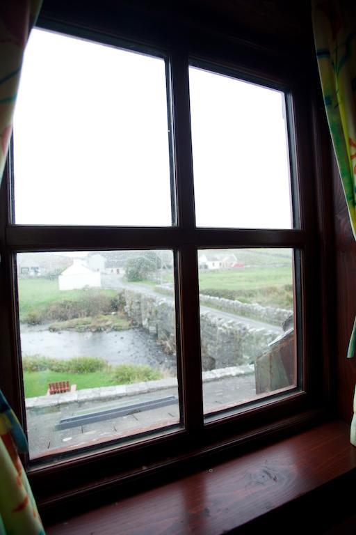 Aille River Tourist Hostel And Camping 둘린 객실 사진