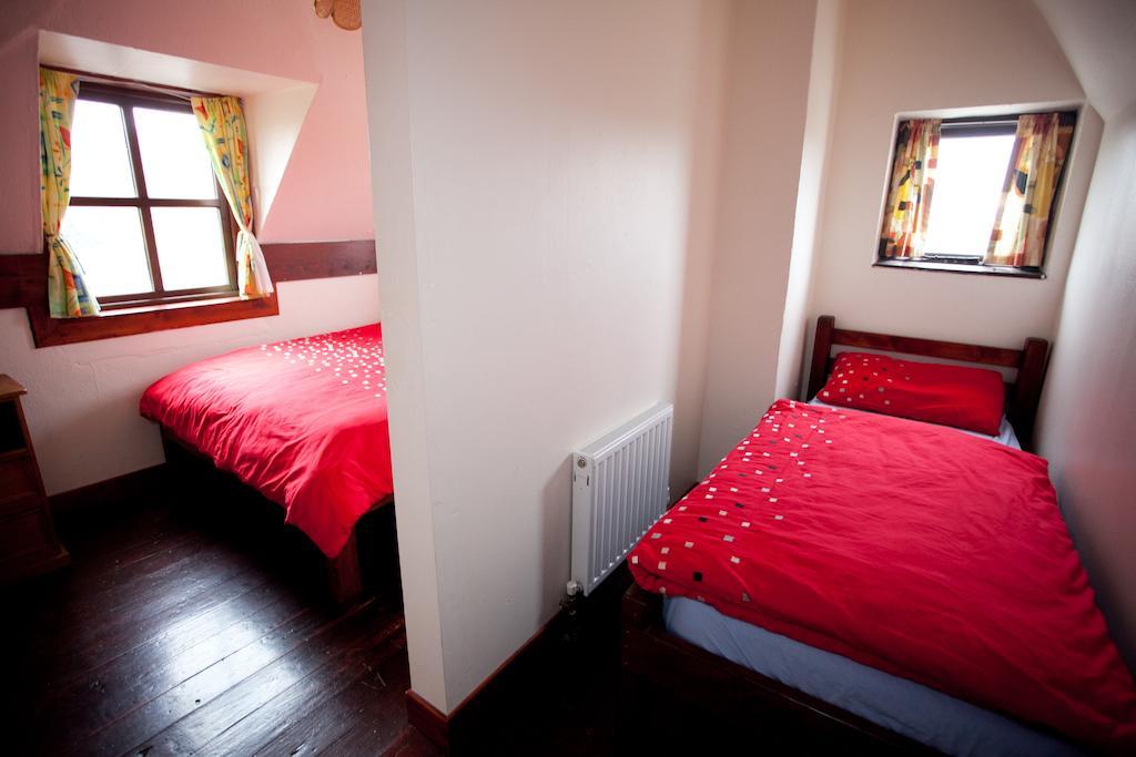Aille River Tourist Hostel And Camping 둘린 객실 사진