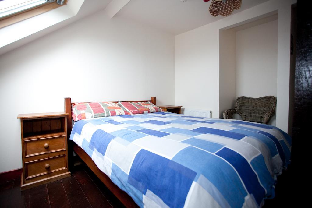 Aille River Tourist Hostel And Camping 둘린 객실 사진