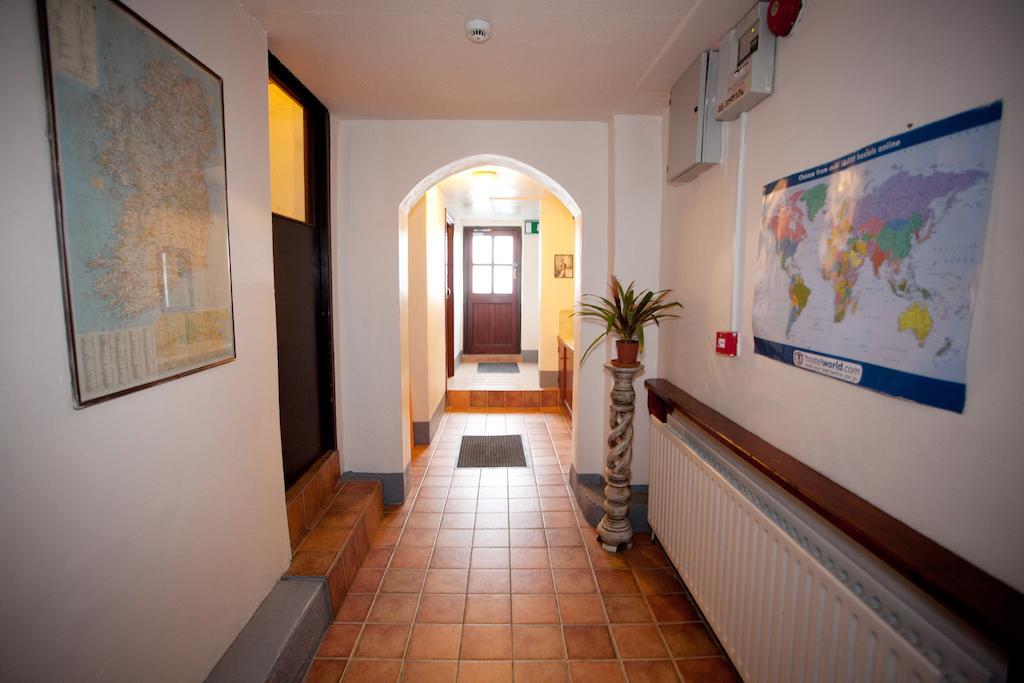 Aille River Tourist Hostel And Camping 둘린 외부 사진