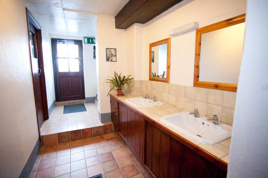 Aille River Tourist Hostel And Camping 둘린 외부 사진