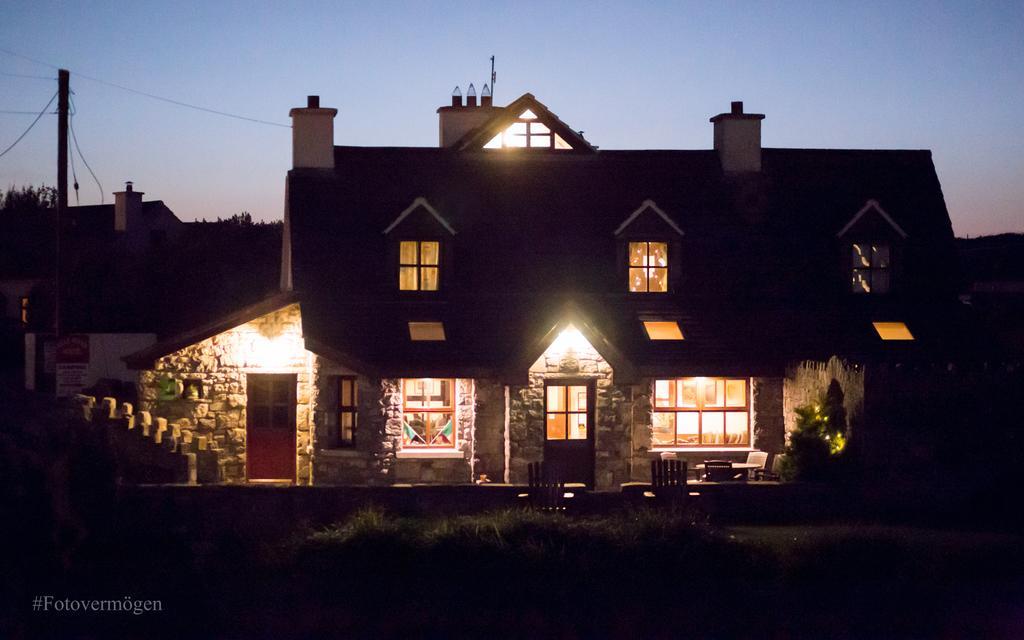 Aille River Tourist Hostel And Camping 둘린 외부 사진